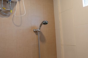 Villa Giselle | Kamar mandi | Perlengkapan mandi gratis dan handuk