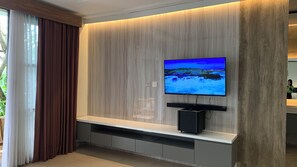 Basic Room, 3 Bedrooms, City View | Soundproofing, free WiFi, bed sheets - Baliem Villa (Jimbaran)