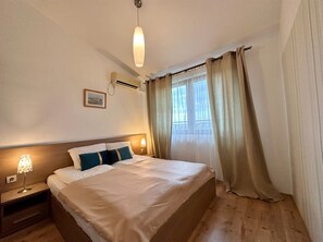 2 bedrooms, bed sheets