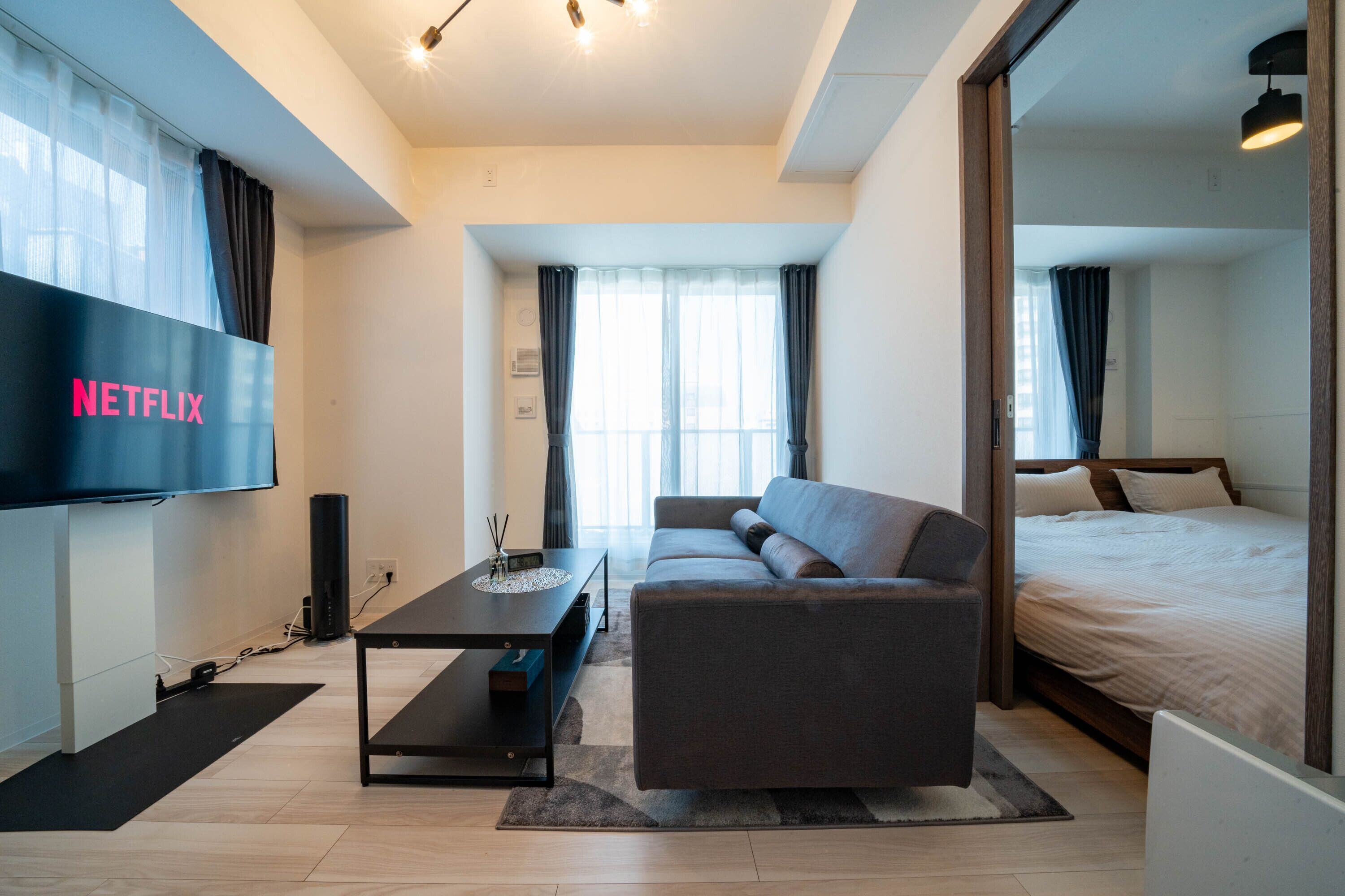 Business Apartment | Living area | Flat-screen TV