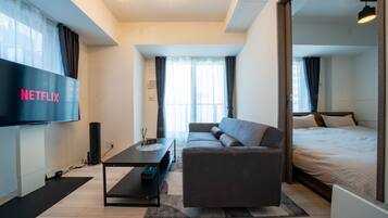 Business Apartment | Living area | Flat-screen TV