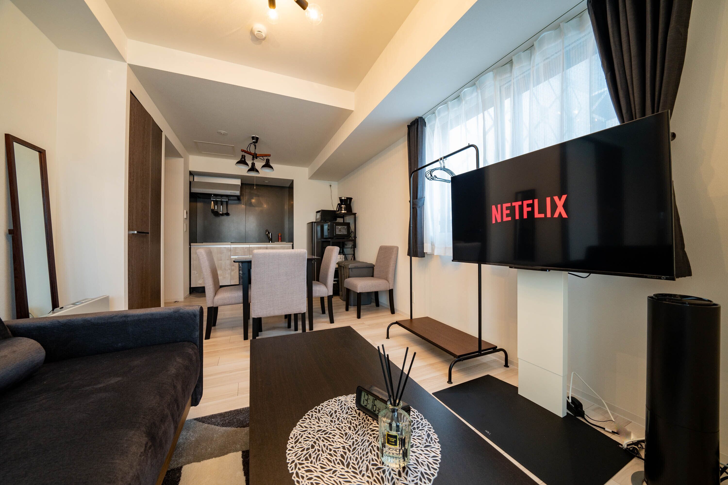 Business Apartment | Living area | Flat-screen TV