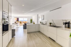 Refrigerador, microondas, horno, lavavajillas