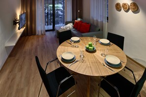 Appartement, 2 chambres, balcon, vue jardin | Restauration