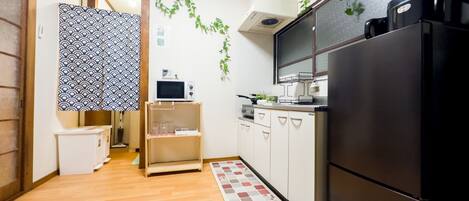 Fridge, microwave, stovetop, electric kettle