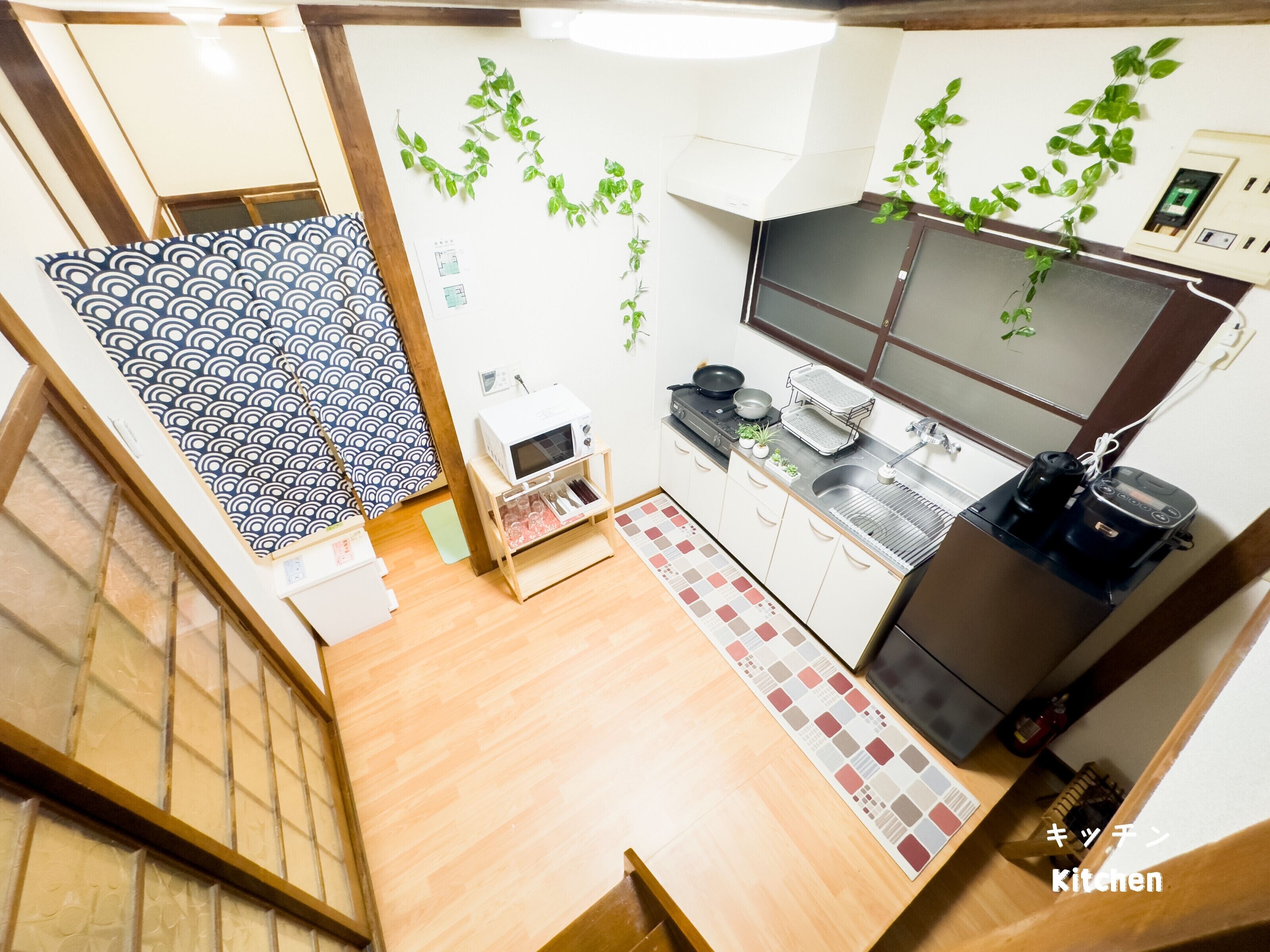 冷蔵庫、電子レンジ、コンロ、電気ポット