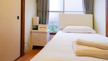 3 bedrooms, iron/ironing board, internet, bed sheets