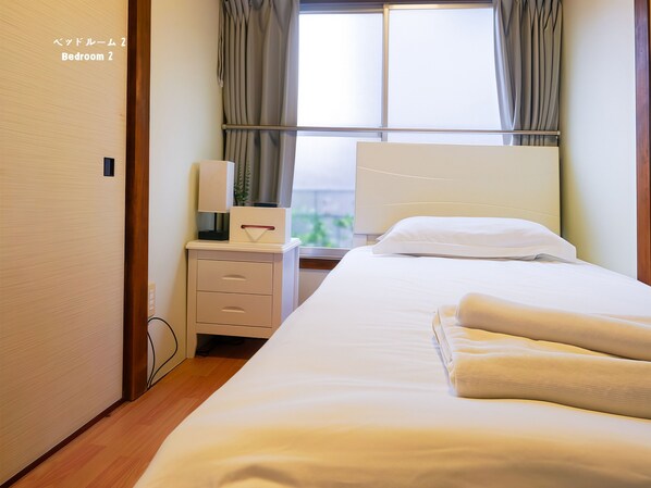 3 bedrooms, iron/ironing board, Internet, bed sheets