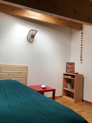 3 bedrooms, iron/ironing board, travel cot, free WiFi - Maison de Village , Idéal Pour Profiter des Activités de Plein air ou Farniente! (Valvignères)