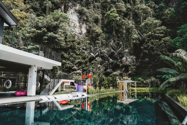 Outdoor pool - The Cove Hillside Residence (Ipoh)
