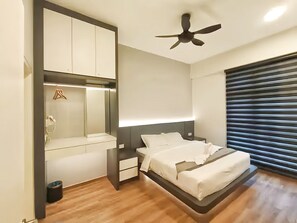 Departamento Deluxe, para no fumadores | 3 habitaciones, escritorio, tabla de planchar con plancha y wifi gratis 