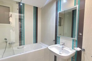 House | 3 bedrooms - Black White Modern Spacious (Tunis)