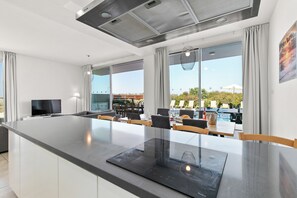 Full-sized fridge, microwave, oven, stovetop - Sea Point Villas (Pegeia)