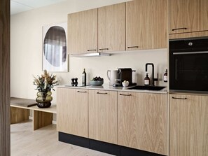 Fridge, oven, stovetop, dishwasher - Aura Apartment Hotel | Studio Apartment (Aarhus)