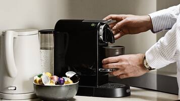 Kylskåp, ugn, spishäll och diskmaskin