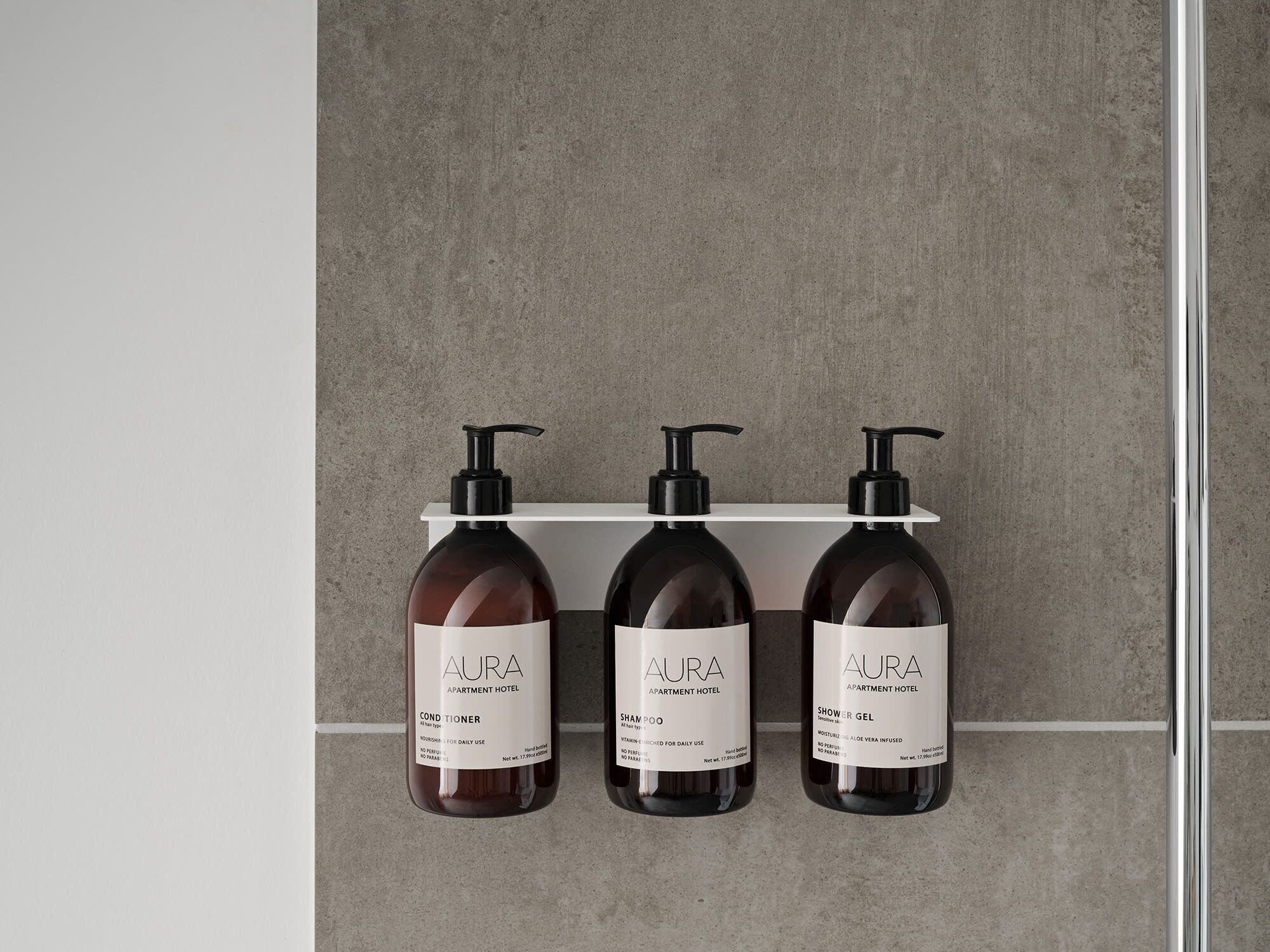 Regadera, secadora de cabello, toallas 