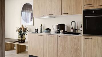 Réfrigérateur, four, plaque de cuisson, lave-vaisselle