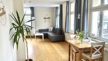 Comfort-Apartment, 1 Queen-Bett, Nichtraucher, Balkon | Wohnbereich