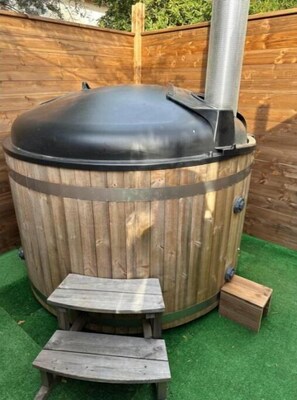 Outdoor spa tub - Gite L'escapade 34 Mireval les Flamands Roses (Mireval)