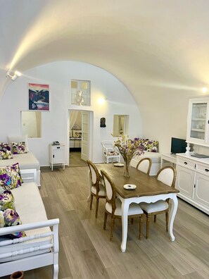 Room | Living area | Flat-screen TV - Artemis Villas (Santorini)