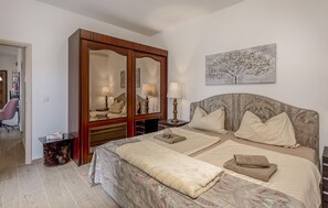 2 Schlafzimmer, Reisekinderbett, kostenloses WLAN, Bettwäsche