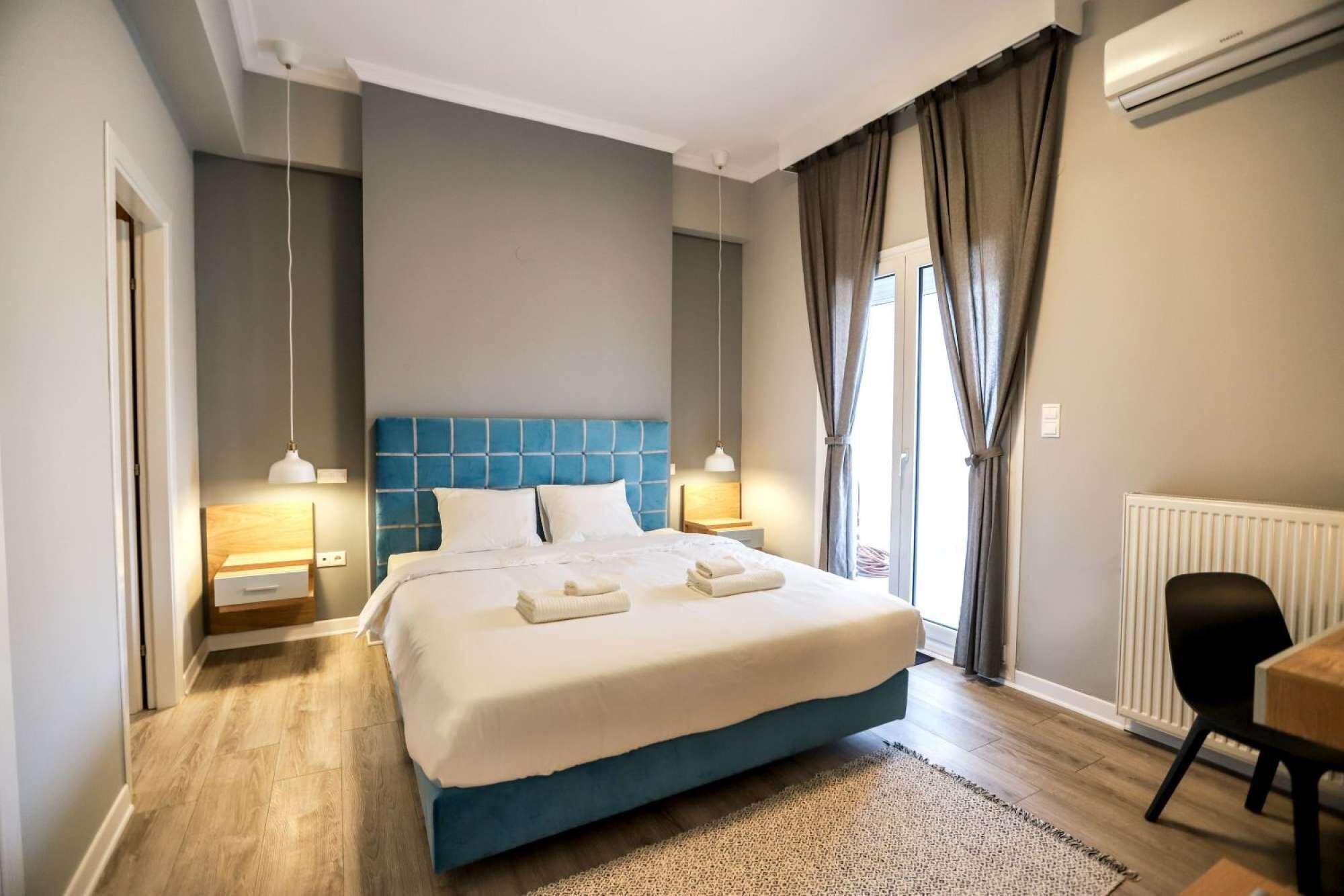 2 bedrooms, desk, iron/ironing board, WiFi