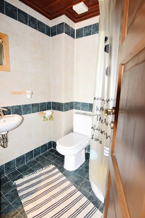 Villa, 4 Bedrooms, Balcony, Garden View | Bathroom amenities