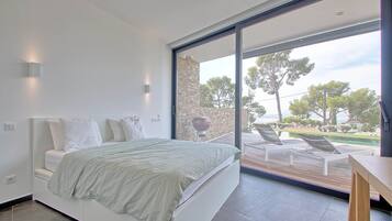 3 slaapkamers, een strijkplank/strijkijzer, wifi