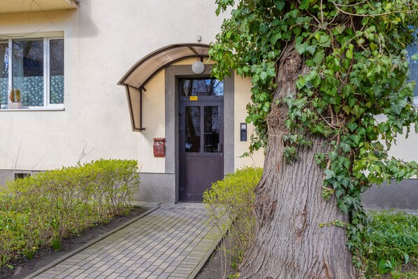 Front of property - Gagarina Studio With Balcony by Renters (Warsaw)