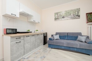 Studio, Balcony | Bed sheets - Gagarina Studio With Balcony by Renters (Warsaw)