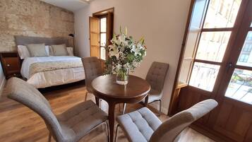 1 slaapkamer, een strijkplank/strijkijzer, wifi, beddengoed