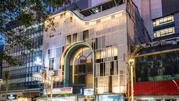 A modern building with large windows and a prominent archway. - Bobopod Thamrin, Jakarta (Jakarta)