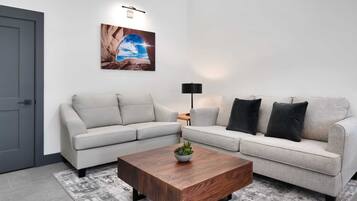 Een televisie en een kantoor