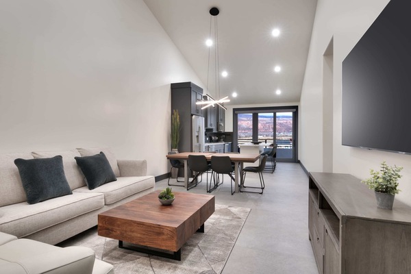 Living Area (Queen Size Pullout Couch)