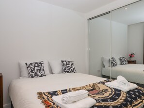 2 bedrooms, individually decorated, individually furnished, free WiFi - Narracott Down (South Molton)