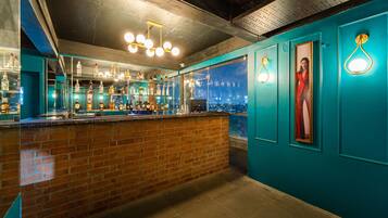 Cocktail bar