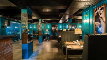 Couples’ dining