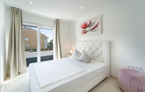 2 bedrooms, iron/ironing board, free WiFi, bed sheets - Beautiful apartment in Bibinje (Bibinje)