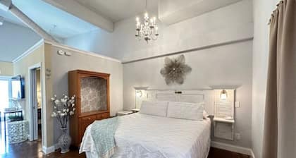 Haven at Hazel~Downtown Bungalow, cozy quarters for up to four, farmhouse chic.