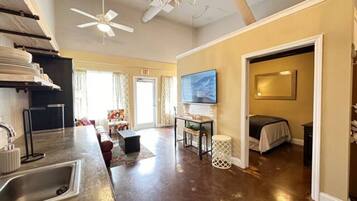 2 slaapkamers, een strijkplank/strijkijzer, wifi, beddengoed