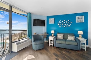 TV - Ocean View Suite: Includes Hot Breakfast 15th Flr (Myrtle Beach)