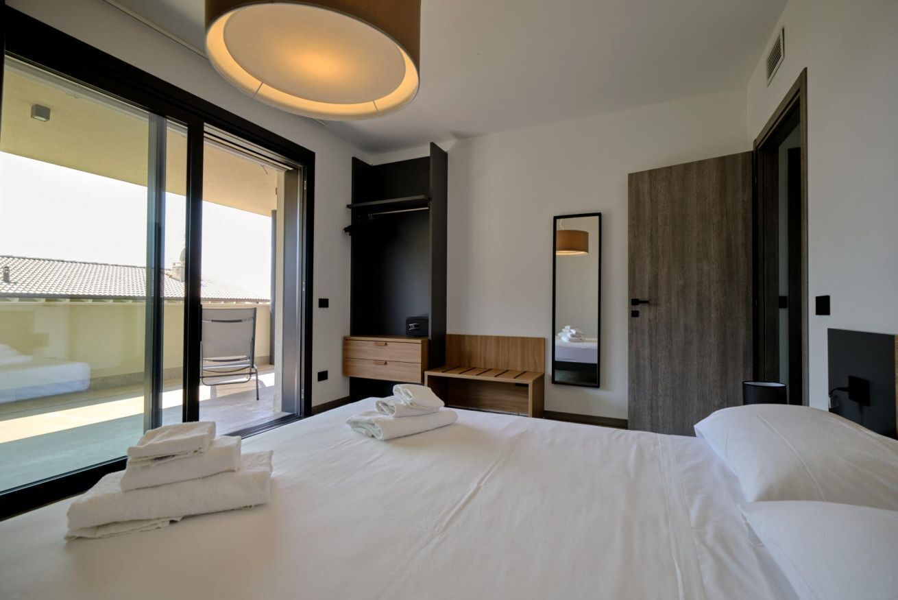 Apartmentsgarda Aurora Deluxe-with Outside Jacuzzi - Lazise