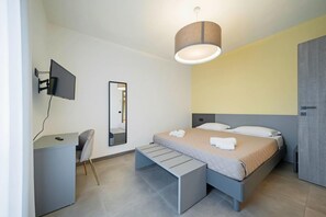 1 habitación, tabla de planchar con plancha, wifi y ropa de cama 