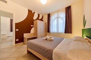2 chambres, fer et planche à repasser, Wi-Fi, draps fournis