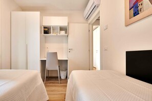 2 habitaciones, tabla de planchar con plancha, wifi y ropa de cama 