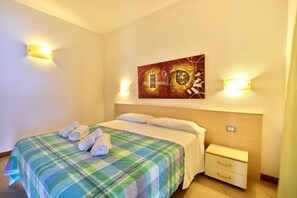 3 chambres, fer et planche à repasser, Wi-Fi, draps fournis
