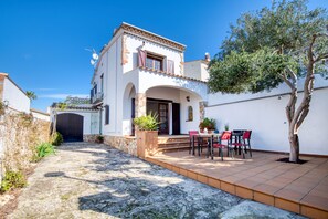 تناول الطعام بالخارج