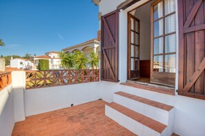 Exterior detail - RICABELLA : Beautiful holiday home in l'Escala in a quiet area (L'Escala)