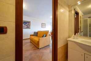 Dusche, Haartrockner, Bidet, Handtücher