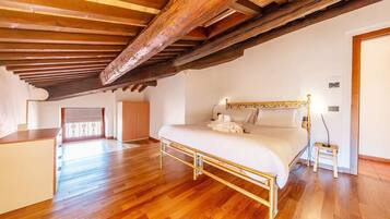 3 chambres, fer et planche à repasser, Wi-Fi, draps fournis